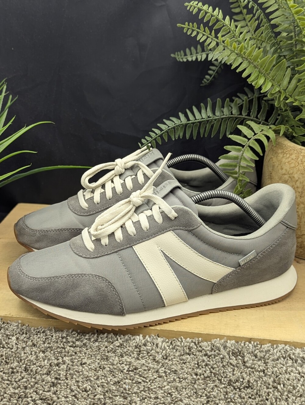 Kizik Milan Mens Size 11 Running Walking Casual Comfort Shoes